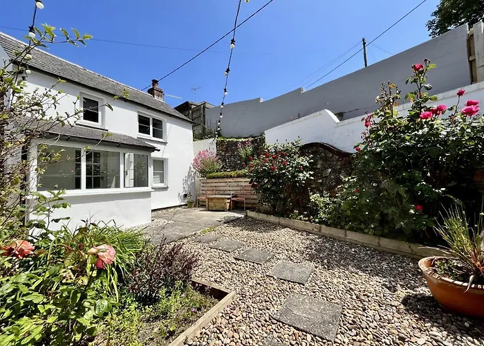 Robin Cottage One Bedroom Cottage Near Perranporth Beach With Parking & Wifi - Robin Cottage