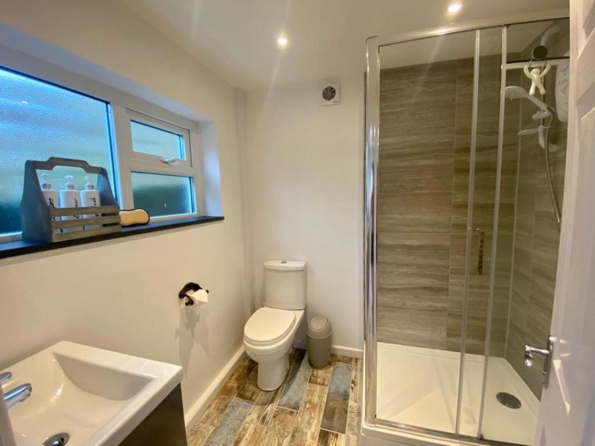 Robin One Bedroom Near With Parking & Wifi - Robin Holiday home