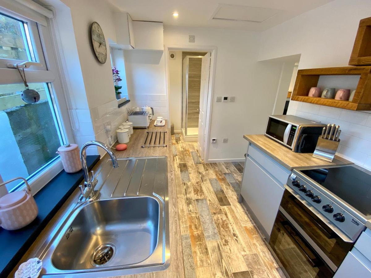 Robin One Bedroom Near With Parking & Wifi - Robin Holiday home *