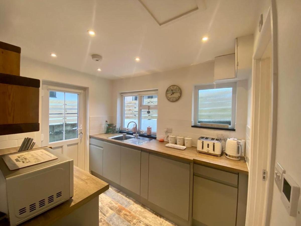 Robin One Bedroom Near With Parking & Wifi - Robin *